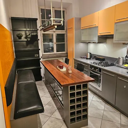 Enios Ul Sw Tomasza 33 * Krakau